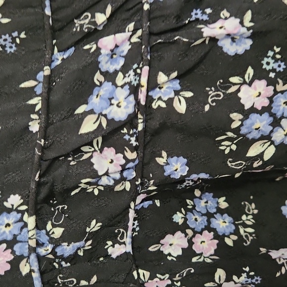 Smart Set Floral Top - Picture 3 of 3